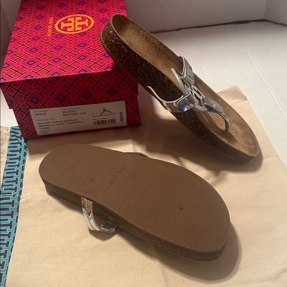 Tory Burch Silver Miller Cloud Mirror Metallic Sandals too big for me never worn - Picture 3 of 5